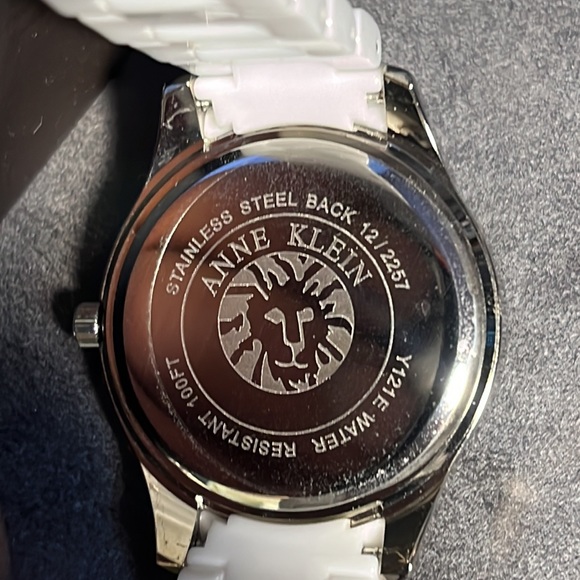 🪩 Anne Klein elegant Watch and bracket set 🪩